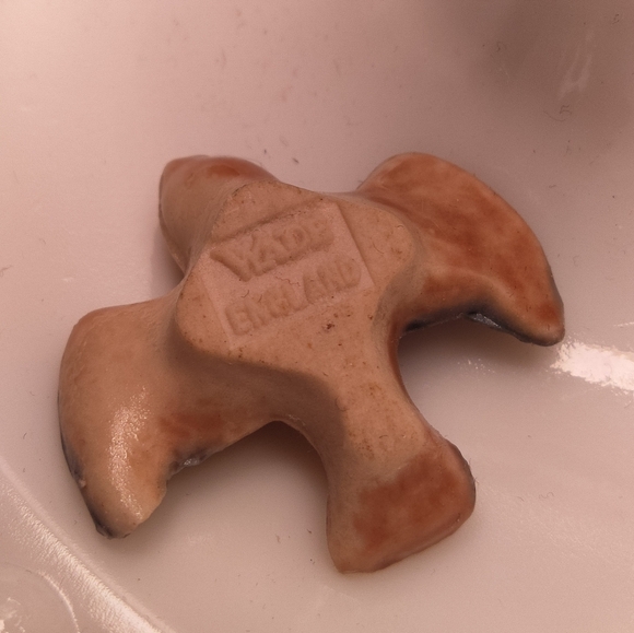 Wade Whimsies Swallow Bird Red Rose Tea Figurine - Picture 2 of 2